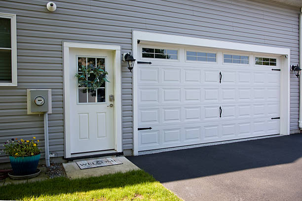 24/7 Emergency Garage Door Panel Replacement experts in Saginaw, TX